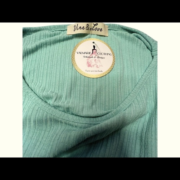 Valmarie woman’s top. Teal green Med/Large. Long bell type sleeve. Hi Lo top - Picture 6 of 6